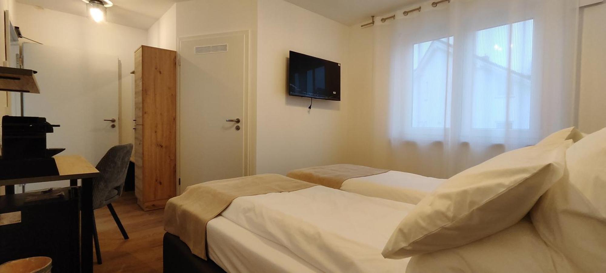 Apartments Seibel Doppel-Zweibettzimmer Mit Bad 로이틀링겐 외부 사진