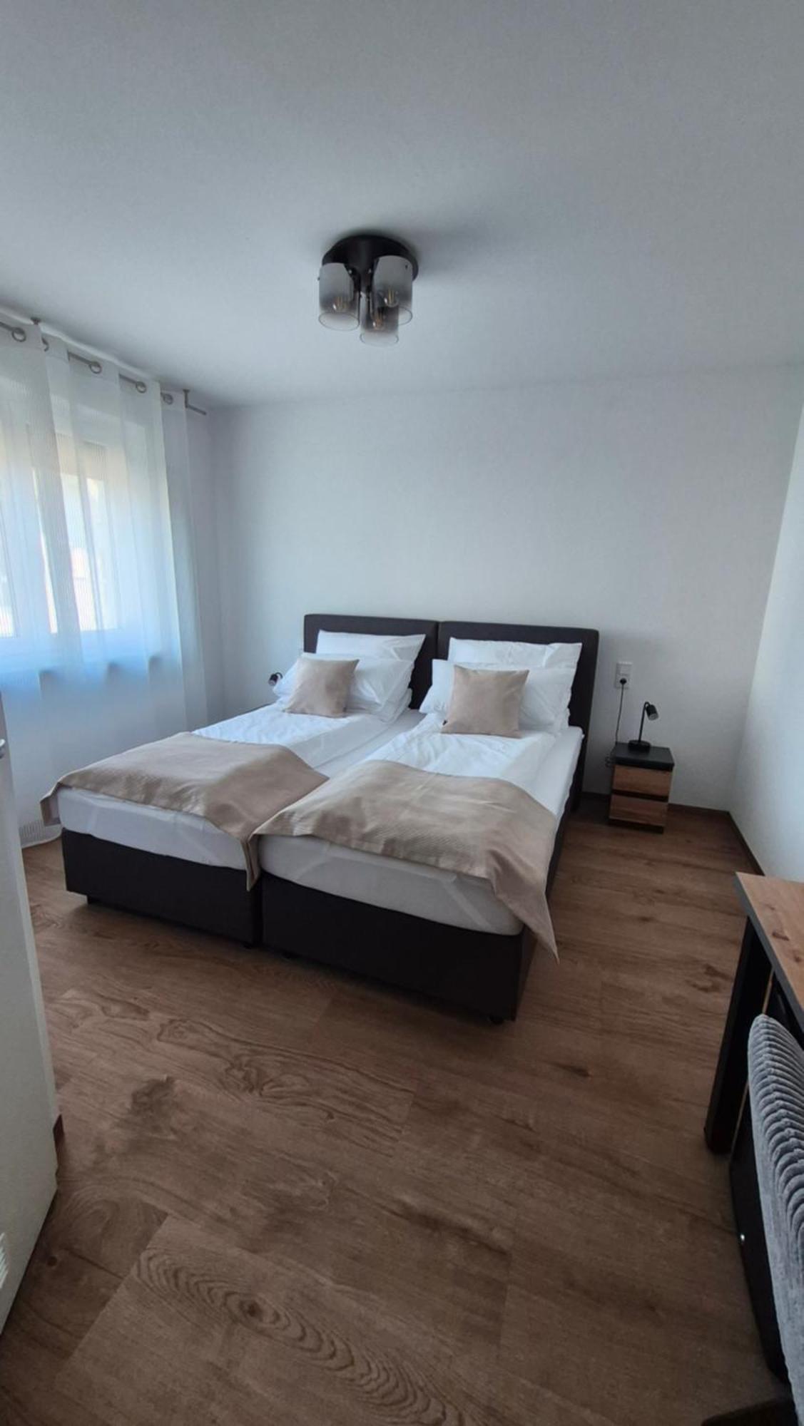 Apartments Seibel Doppel-Zweibettzimmer Mit Bad 로이틀링겐 외부 사진
