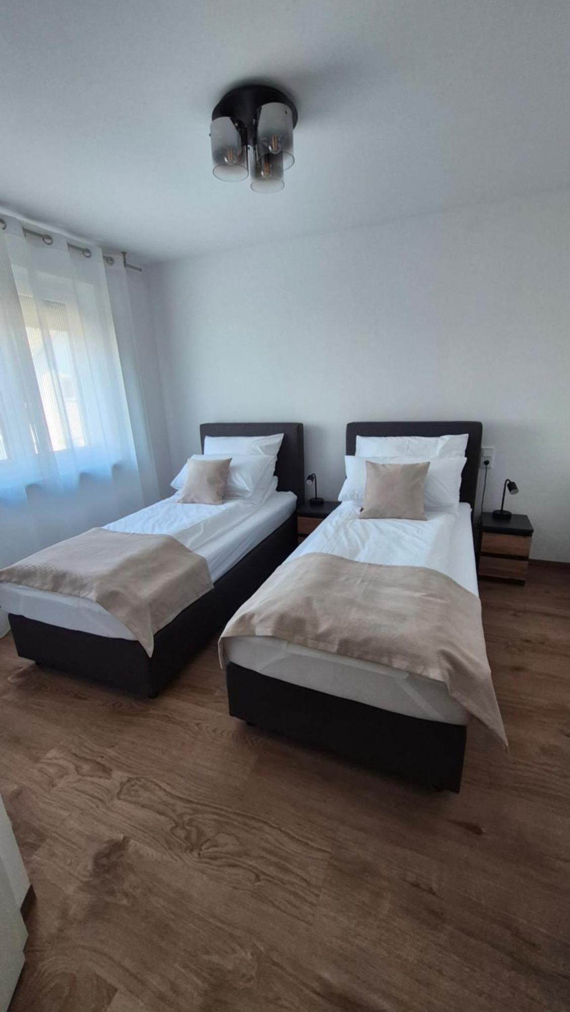 Apartments Seibel Doppel-Zweibettzimmer Mit Bad 로이틀링겐 외부 사진